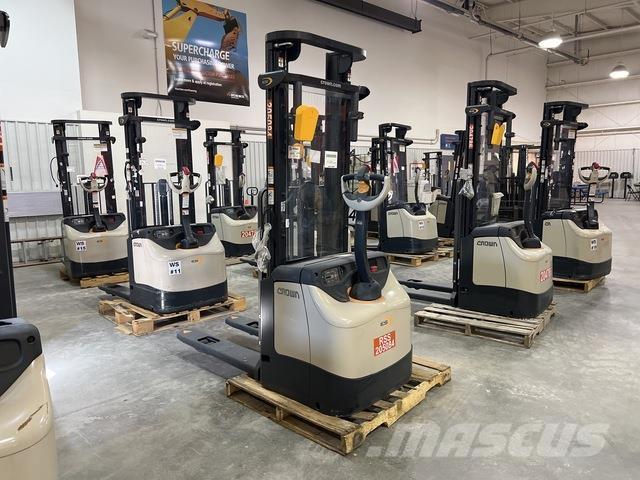 Crown ES 4000 Samopogonski ručni viljuškari