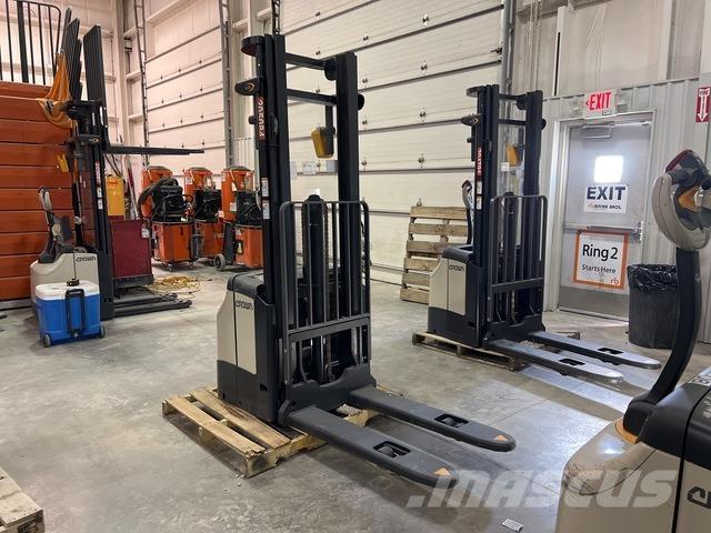 Crown ES 4000 Samopogonski ručni viljuškari