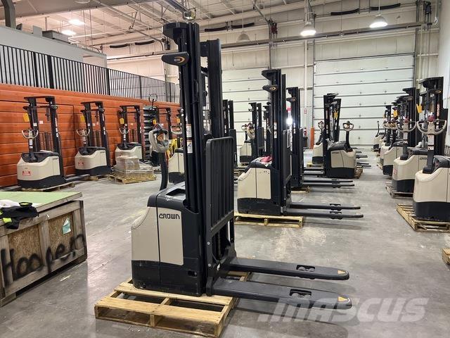 Crown ES 4000 Samopogonski ručni viljuškari