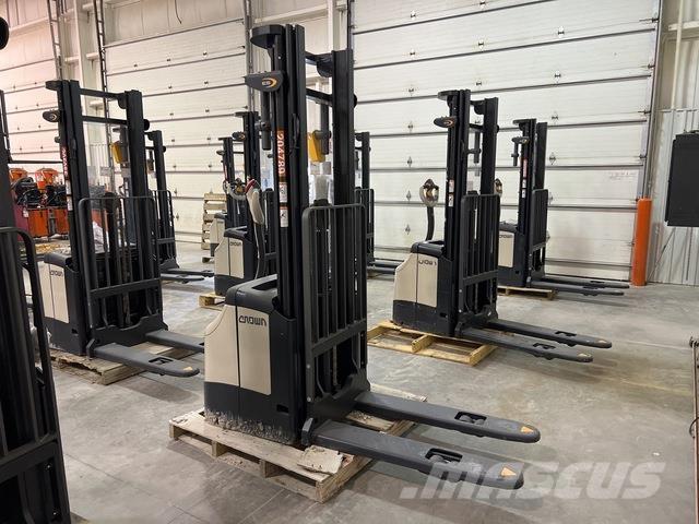 Crown ES 4000 Samopogonski ručni viljuškari