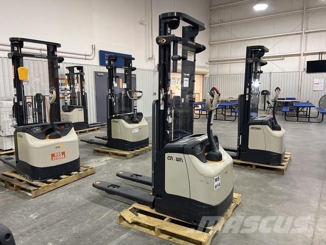 Crown ES 4000 Samopogonski ručni viljuškari