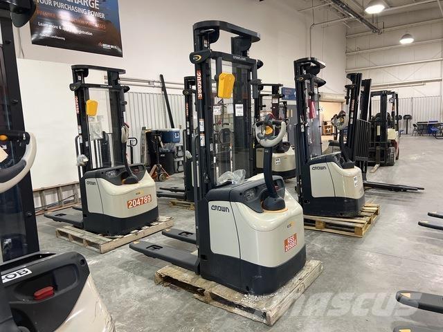 Crown ES 4000 Samopogonski ručni viljuškari