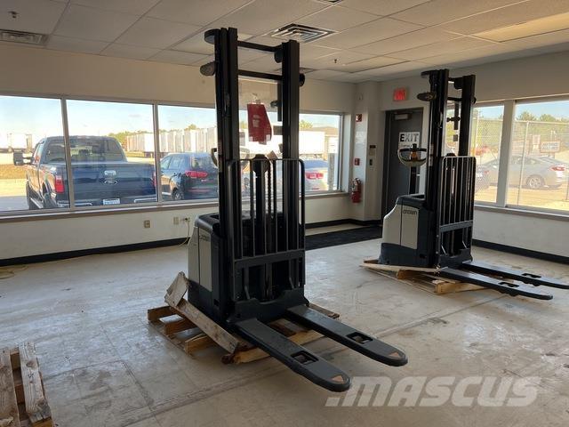 Crown ES 4000 Samopogonski ručni viljuškari