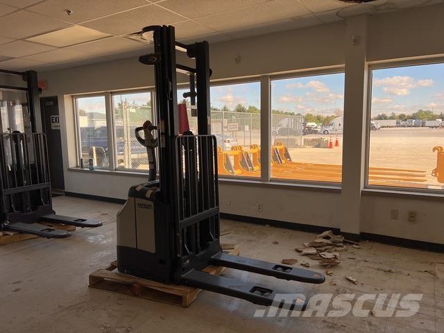 Crown ES 4000 Samopogonski ručni viljuškari