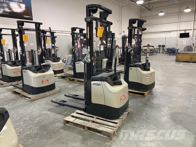 Crown ES 4000 Samopogonski ručni viljuškari