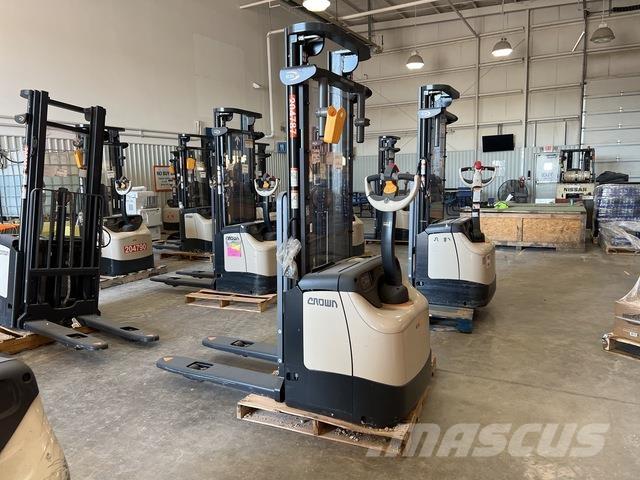 Crown ES 4000 Samopogonski ručni viljuškari