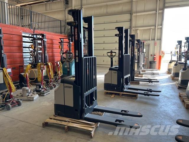 Crown ES 4000 Samopogonski ručni viljuškari