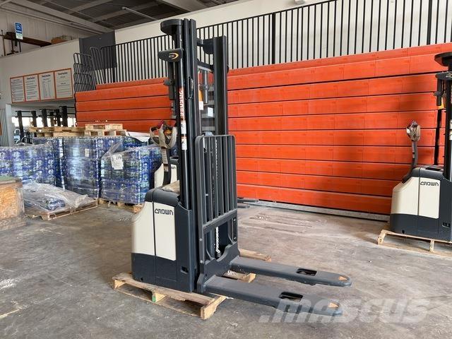 Crown ES 4000 Samopogonski ručni viljuškari