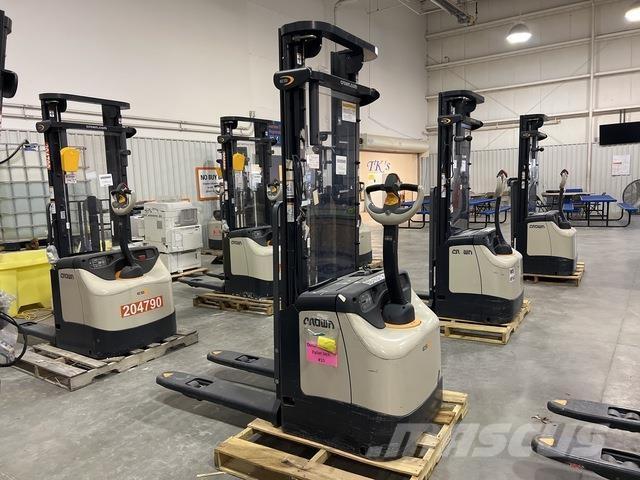 Crown ES 4000 Samopogonski ručni viljuškari