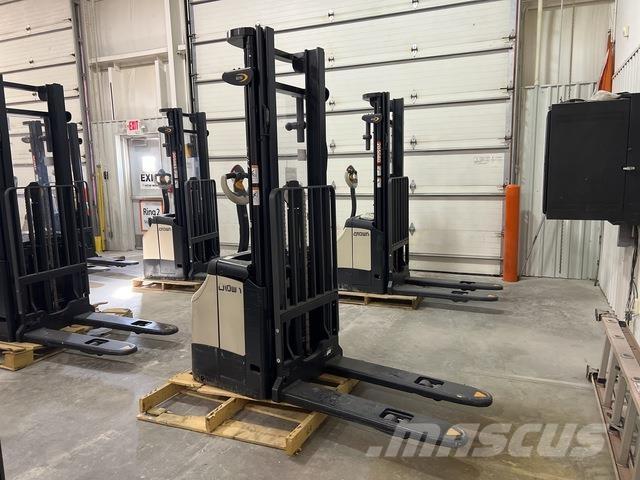 Crown ES 4000 Samopogonski ručni viljuškari