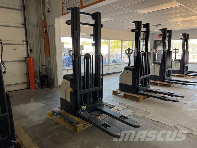 Crown ES 4000 Samopogonski ručni viljuškari