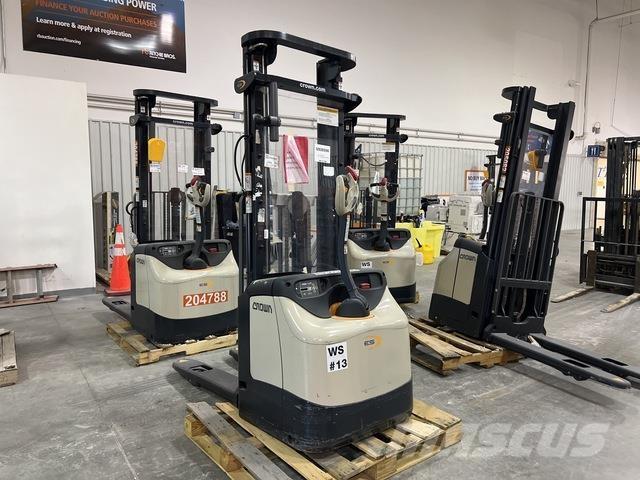 Crown ES 4000 Samopogonski ručni viljuškari