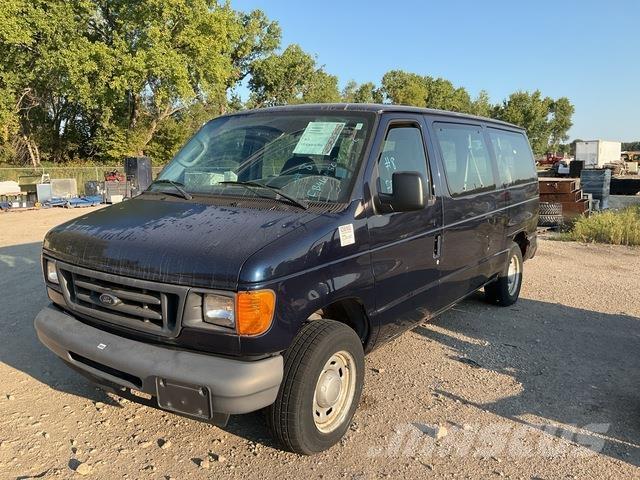 Ford E-150 XL Automobili