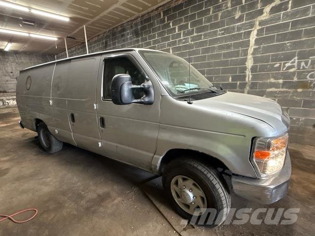 Ford E-250 Dostavna vozila / kombiji