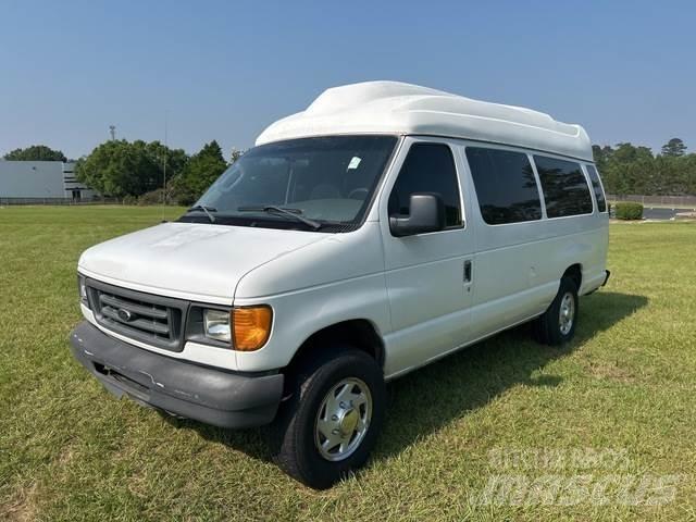 Ford E-350 Automobili