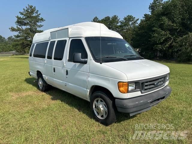 Ford E-350 Automobili