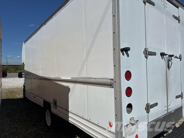 Ford E-350 Sanduk kombiji