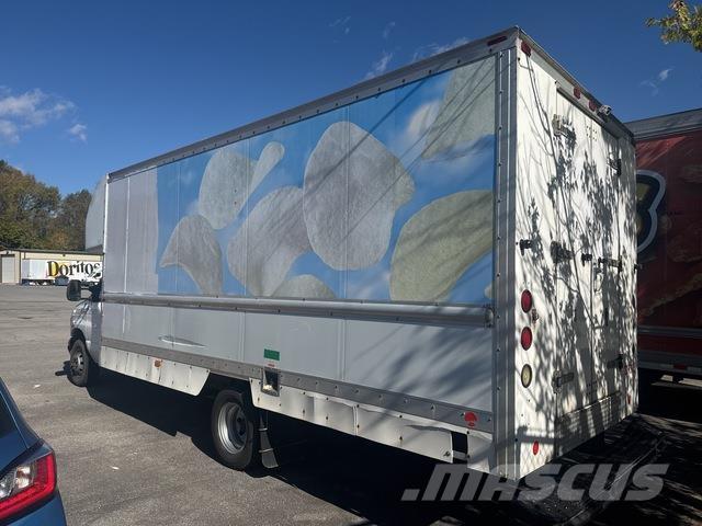 Ford E-350 Sanduk kombiji