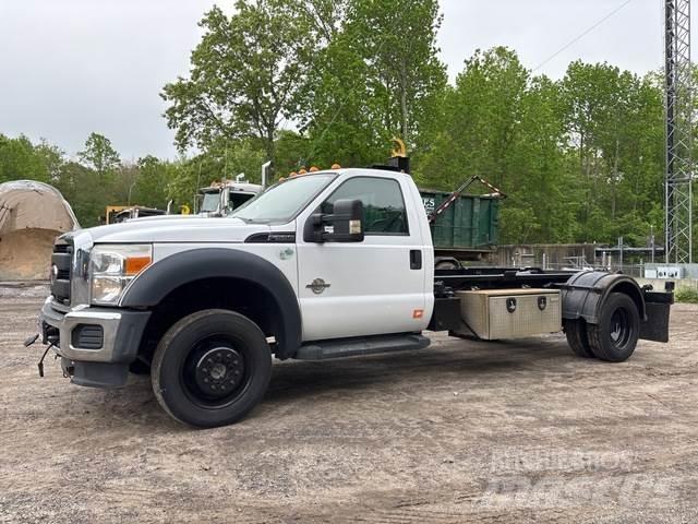 Ford F-550 Rol kiper kamioni sa kukom za podizanje tereta