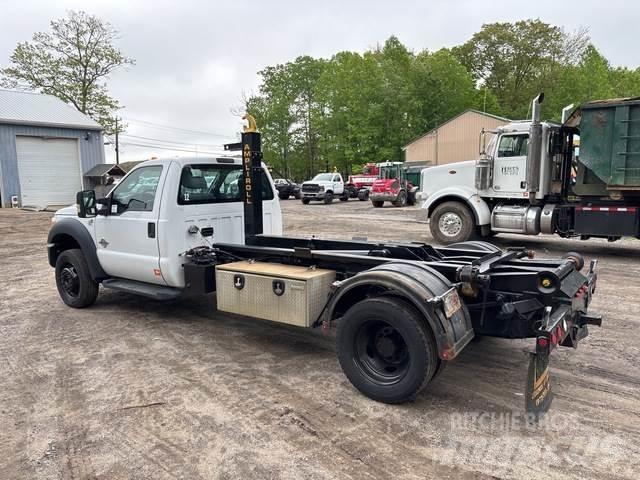 Ford F-550 Rol kiper kamioni sa kukom za podizanje tereta