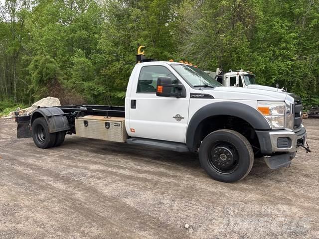 Ford F-550 Rol kiper kamioni sa kukom za podizanje tereta