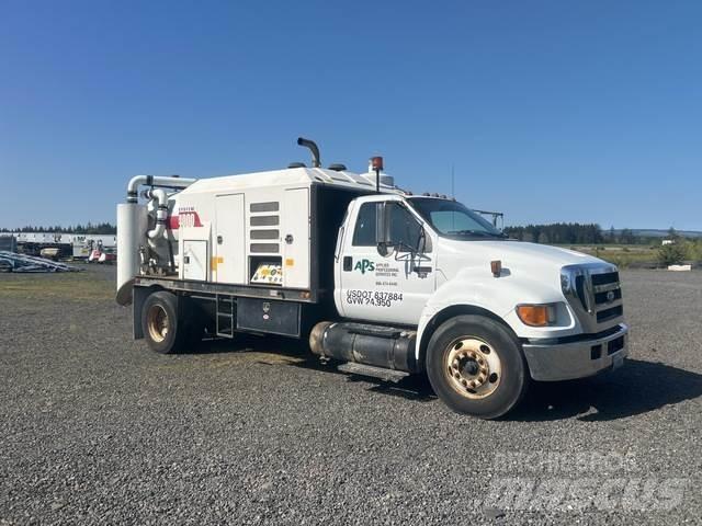 Ford F-650 Bageri guseničari