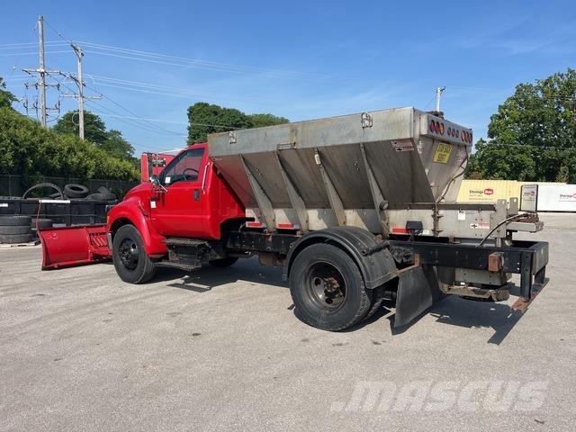 Ford F-750 Snežne daske i plugovi