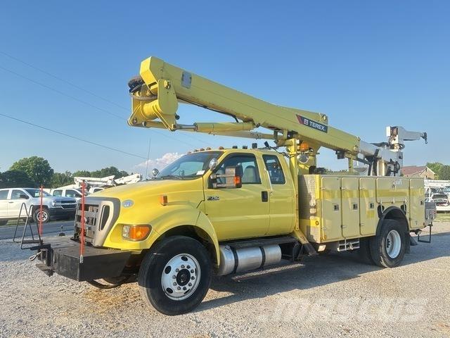 Ford F-750 Auto korpe