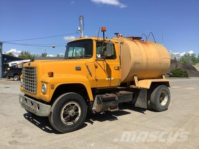 Ford L8000 Kamioni za vodu