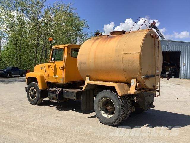 Ford L8000 Kamioni za vodu