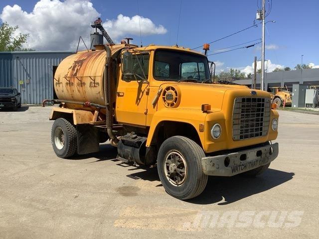 Ford L8000 Kamioni za vodu