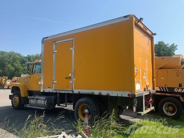 Ford L8000 Komunalna vozila za opštu namenu