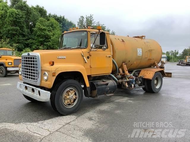 Ford L8000 Kamioni za vodu