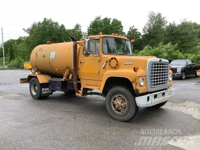 Ford L8000 Kamioni za vodu