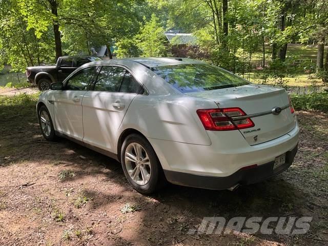 Ford Taurus Automobili