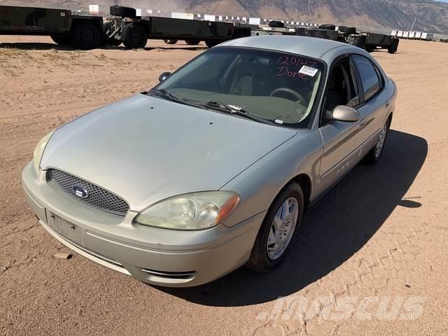 Ford Taurus SE Automobili