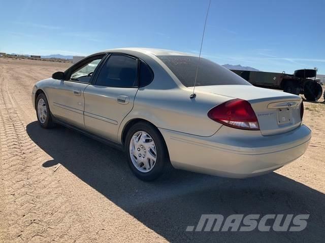 Ford Taurus SE Automobili