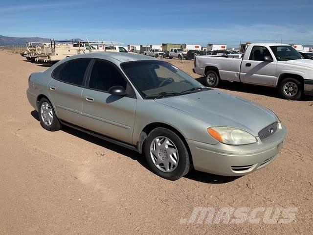 Ford Taurus SE Automobili
