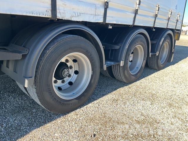 Fruehauf  Tovarne prikolice sa ciradom