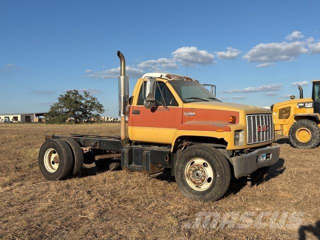 GMC Topkick Kabine i unutrašnjost