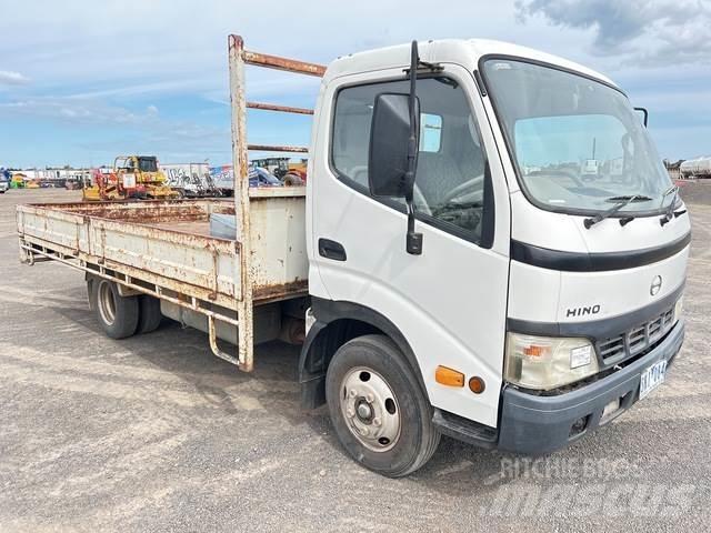 Hino Dutro Kamioni sa otvorenim sandukom