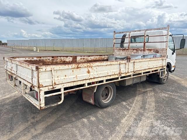 Hino Dutro Kamioni sa otvorenim sandukom