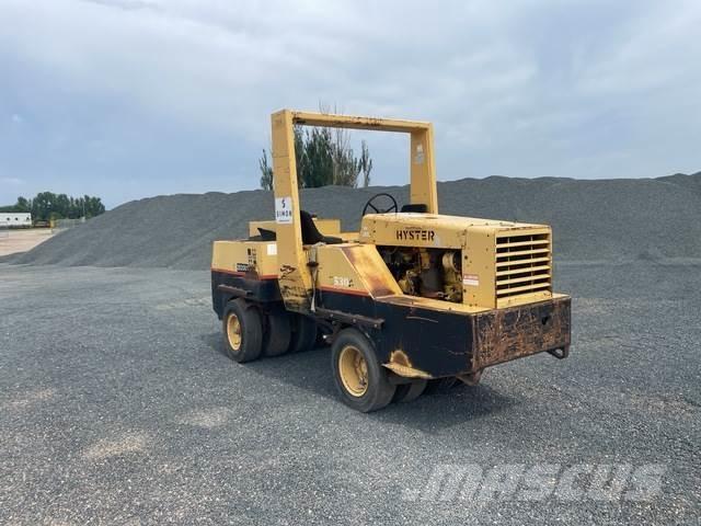 Hyster 530A Gumeni valjci na točkovima