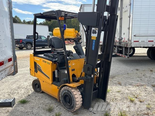 Hyundai 25B-9U Električni viljuškari