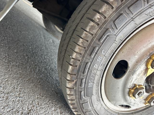 Isuzu NLR Kamioni sa otvorenim sandukom