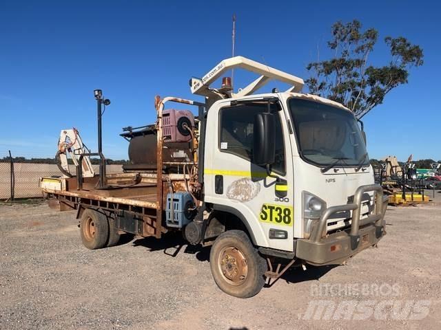 Isuzu NPS 300 Kamioni sa otvorenim sandukom