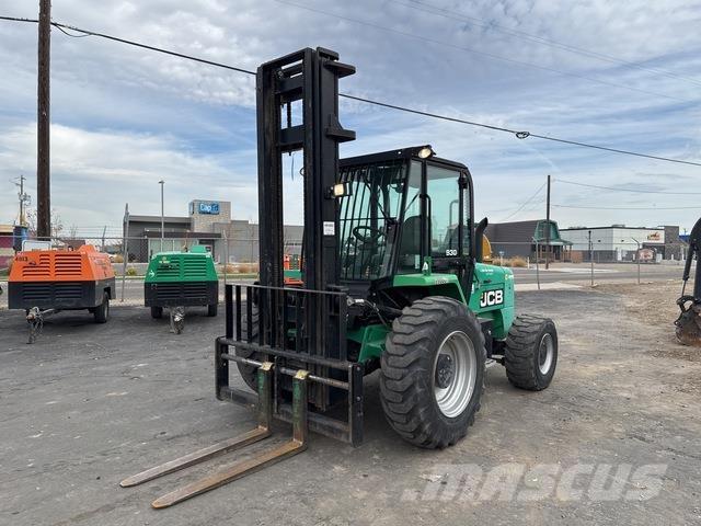 JCB 930 Vanterenski viljuškar