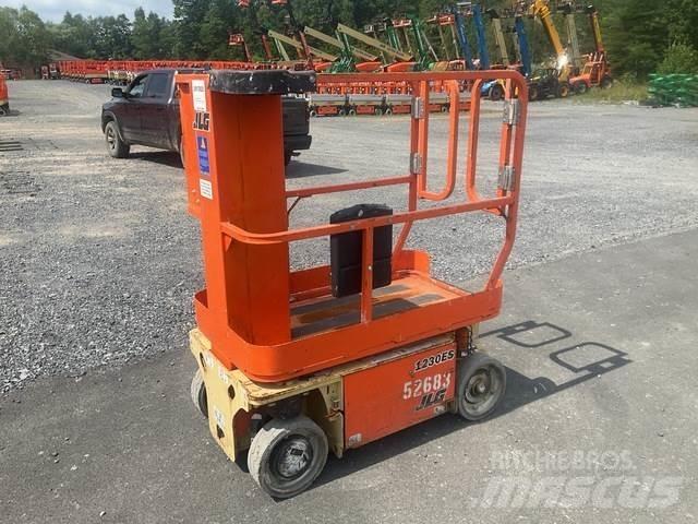 JLG 1230ES Jarbolne penjajuće platforme