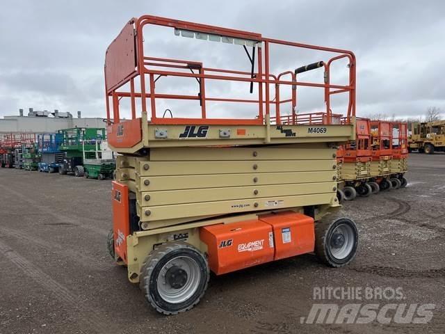 JLG M4069 Makazaste platforme