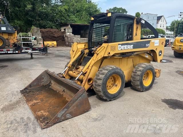 John Deere 325 Skid steer mini utovarivači